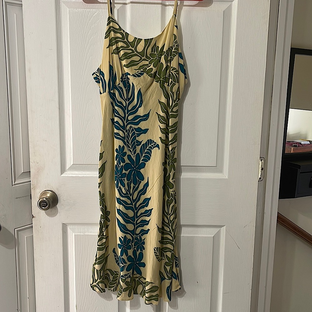 Ladies Hawaiian print dress